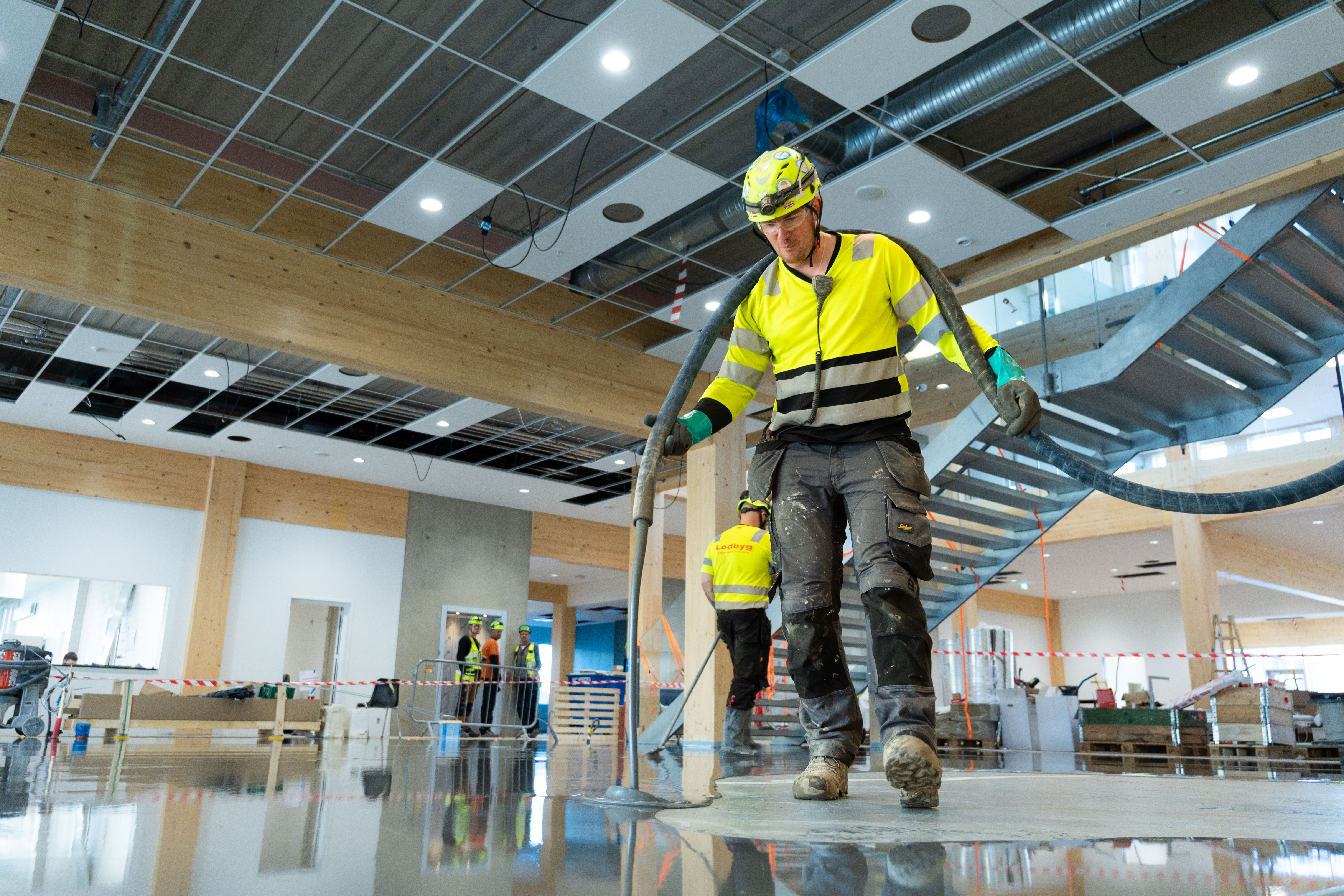 Støbning af 8.000 m² undergulve og 5.000 m² facadegulve hos Bosch i Ballerup i samarbejde med NCC Danmark A/S 