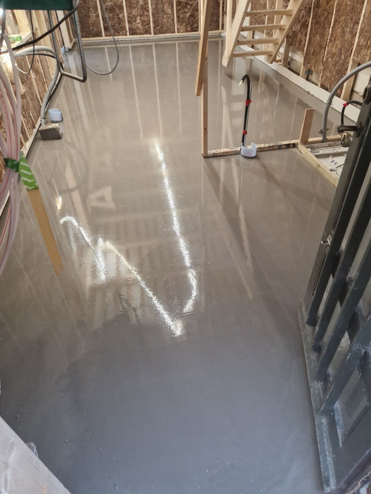 Undergulv i lejlighed i Næstved med fokus på komfort, lydisolering og energieffektivitet 